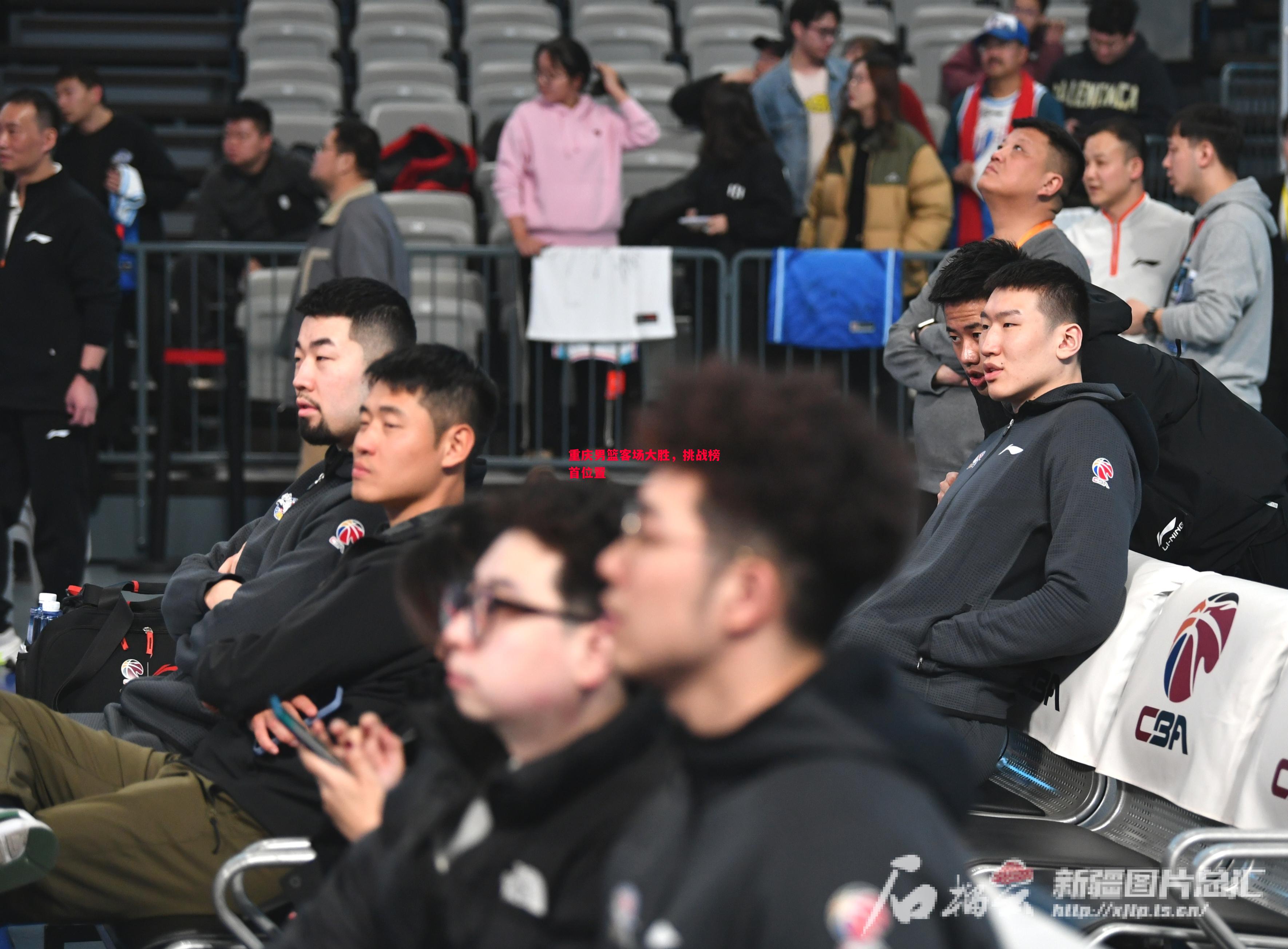 悟空体育官网-重庆男篮客场大胜，挑战榜首位置
